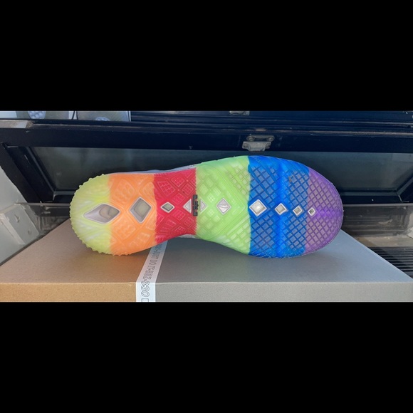 Nike Lebron 18 Basketball shoes - Sz w11 / m9.5 - Picture 3 of 7